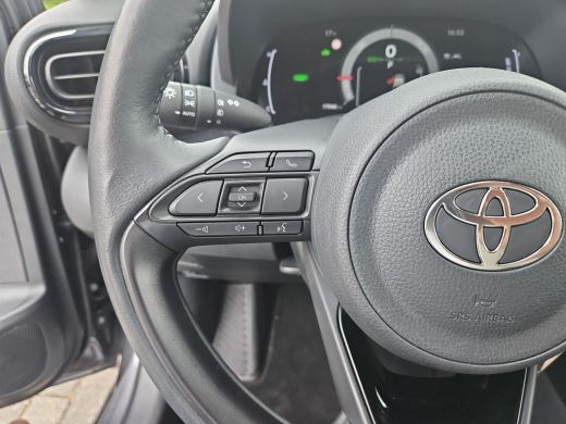 Toyota Yaris 1.5 Hybrid 115 Dynamic Limited (Parkeersensoren voor en achter) ActivLease financial lease