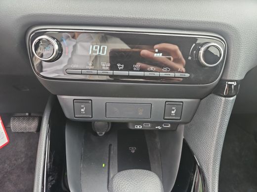 Toyota Yaris 1.5 Hybrid 115 Dynamic Limited (Parkeersensoren voor en achter) ActivLease financial lease