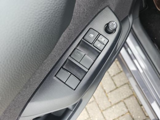 Toyota Yaris 1.5 Hybrid 115 Dynamic Limited (Parkeersensoren voor en achter) ActivLease financial lease