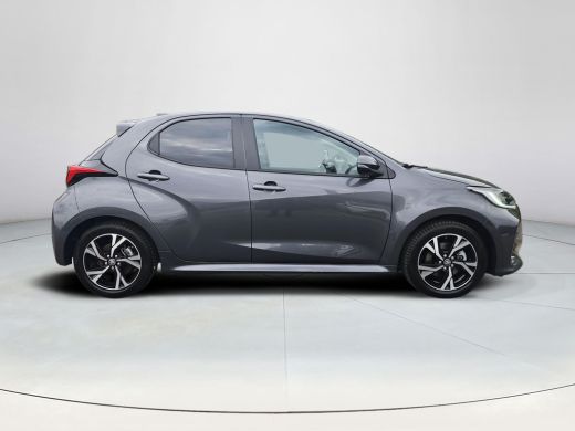Toyota Yaris 1.5 Hybrid 115 Dynamic Limited (Parkeersensoren voor en achter) ActivLease financial lease