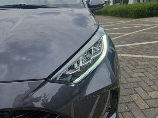 Toyota Yaris 1.5 Hybrid 115 Dynamic Limited (Parkeersensoren voor en achter) ActivLease financial lease