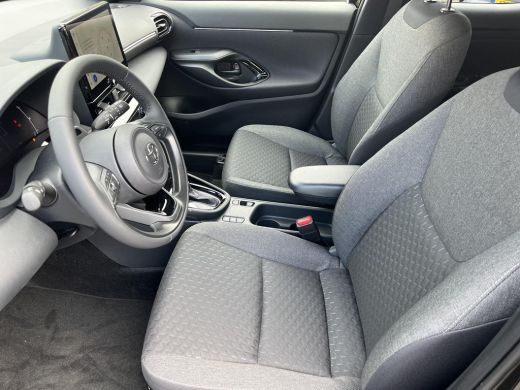 Toyota Yaris Cross 1.5 Hybrid 115 Dynamic | Oostendorp 50 jarig jubileum editie | Night sky black metallic | Nieuw u... ActivLease financial lease