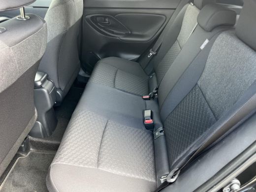 Toyota Yaris Cross 1.5 Hybrid 115 Dynamic | Oostendorp 50 jarig jubileum editie | Night sky black metallic | Nieuw u... ActivLease financial lease