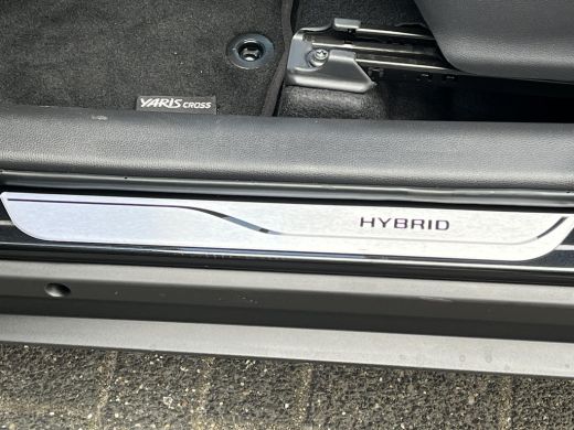 Toyota Yaris Cross 1.5 Hybrid 115 Dynamic | Oostendorp 50 jarig jubileum editie | Night sky black metallic | Nieuw u... ActivLease financial lease