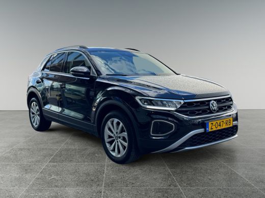 Volkswagen T-Roc 1.0 115pk TSI Life Edition Parkeerassistent (Park Assist) | Achteruitrijcamera 'Rear View' | Adap... ActivLease financial lease