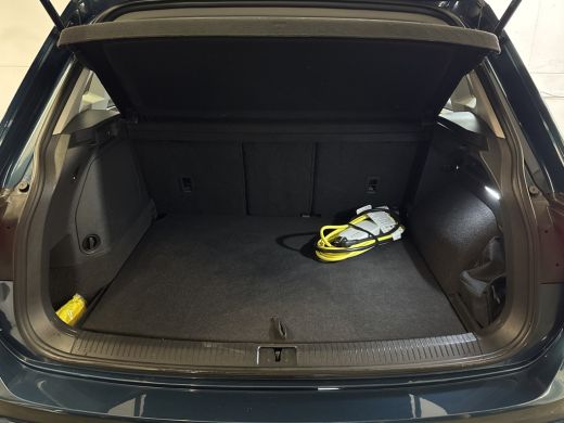 Volkswagen Tiguan E-HYBRID 245PK DSG LIFE NAVI/VIRTUAL/TREKHAAK ActivLease financial lease