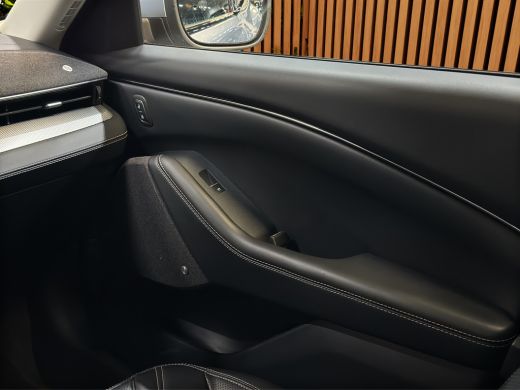 Ford Mustang Mach-E Mach-E RWD 75 kWh | SOH 93% | BTW auto | Pano | B&O | Adapt. Cruise | Leer | Stoel-stuurverw. | 19'' ActivLease financial lease