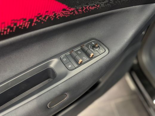 Lynk & Co 08 1.5 More | Achterbank verwarmd | Apple Carplay/Android Auto|telefoonintegratie premium | Audio in... ActivLease financial lease
