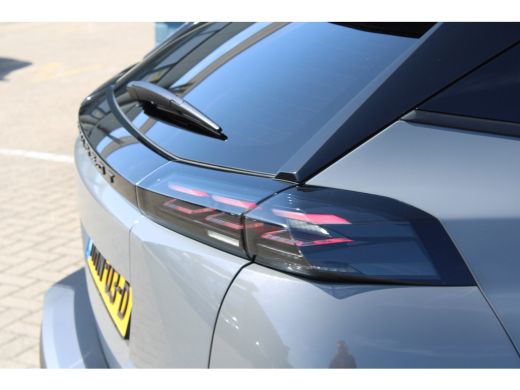Peugeot 2008 1.2 PureTech 100 Allure Navigatie | Keyless Entry | Cruise Control | Climate Control ActivLease financial lease