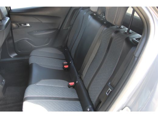 Peugeot 2008 1.2 PureTech 100 Allure Navigatie | Keyless Entry | Cruise Control | Climate Control ActivLease financial lease