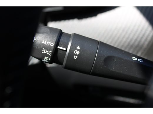 Peugeot 2008 1.2 PureTech 100 Allure Navigatie | Keyless Entry | Cruise Control | Climate Control ActivLease financial lease