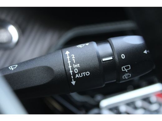 Peugeot 2008 1.2 PureTech 100 Allure Navigatie | Keyless Entry | Cruise Control | Climate Control ActivLease financial lease