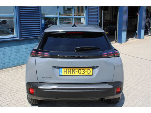 Peugeot 2008 1.2 PureTech 100 Allure Navigatie | Keyless Entry | Cruise Control | Climate Control ActivLease financial lease