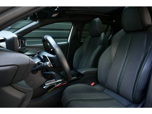 Peugeot 208 HYBRID 136PK GT AUTOMAAT / NAVI / CLIMA / PDC / 17" LMV / CAMERA V+A / PANO.DAK / FULL-LED / KEYL... ActivLease financial lease