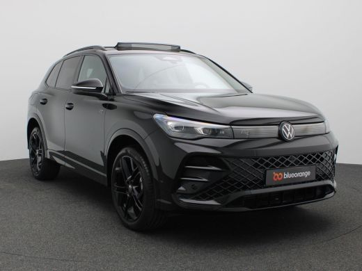 Volkswagen Tiguan 1.5 eHybrid R-Line Edition 272PK DSG Pano-Schuifdak, Black Style, Trekhaak, 20" LM Velgen, Head-U... ActivLease financial lease