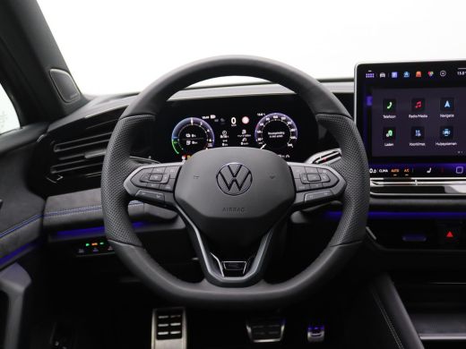 Volkswagen Tiguan 1.5 eHybrid R-Line Edition 272PK DSG Pano-Schuifdak, Black Style, Trekhaak, 20" LM Velgen, Head-U... ActivLease financial lease