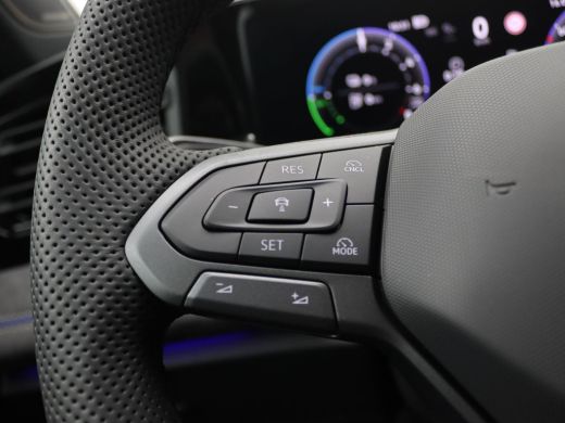 Volkswagen Tiguan 1.5 eHybrid R-Line Edition 272PK DSG Pano-Schuifdak, Black Style, Trekhaak, 20" LM Velgen, Head-U... ActivLease financial lease
