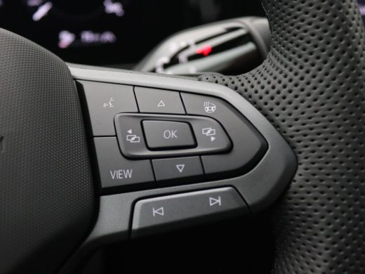 Volkswagen Tiguan 1.5 eHybrid R-Line Edition 272PK DSG Pano-Schuifdak, Black Style, Trekhaak, 20" LM Velgen, Head-U... ActivLease financial lease