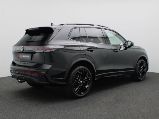 Volkswagen Tiguan 1.5 eHybrid R-Line Edition 272PK DSG Pano-Schuifdak, Black Style, Trekhaak, 20" LM Velgen, Head-U... ActivLease financial lease