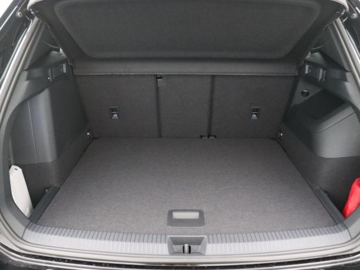 Volkswagen Tiguan 1.5 eHybrid R-Line Edition 272PK DSG Pano-Schuifdak, Black Style, Trekhaak, 20" LM Velgen, Head-U... ActivLease financial lease
