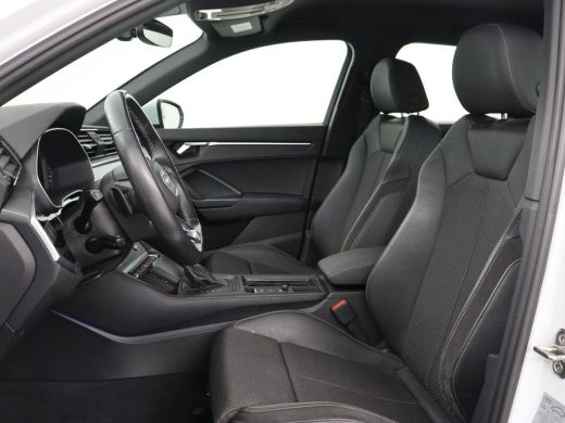 Audi Q3 45 TFSIe S edition | SOH 88% | Sportstoelen | Carplay | Trekhaak | Virtual Cockpit | Navigatie | ... ActivLease financial lease