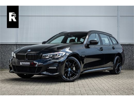 BMW 3 Serie Touring 330e M-sport Adaptief onderstel / 19inch / elec stoelen / Camera / Stoelverwarming