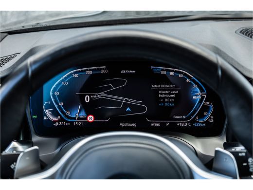 BMW 3 Serie Touring 330e M-sport Adaptief onderstel / 19inch / elec stoelen / Camera / Stoelverwarming ActivLease financial lease