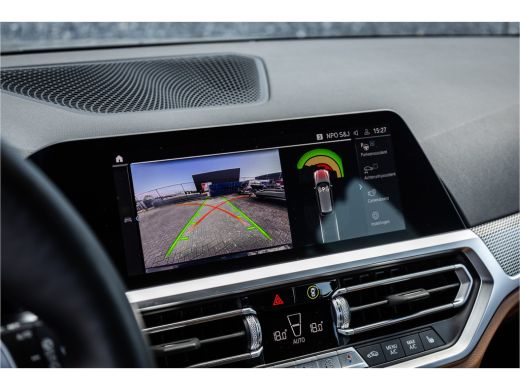 BMW 3 Serie Touring 330e M-sport Adaptief onderstel / 19inch / elec stoelen / Camera / Stoelverwarming ActivLease financial lease