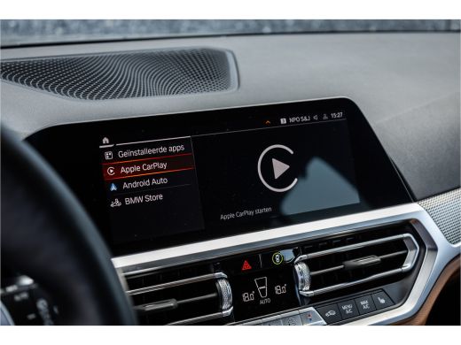 BMW 3 Serie Touring 330e M-sport Adaptief onderstel / 19inch / elec stoelen / Camera / Stoelverwarming ActivLease financial lease