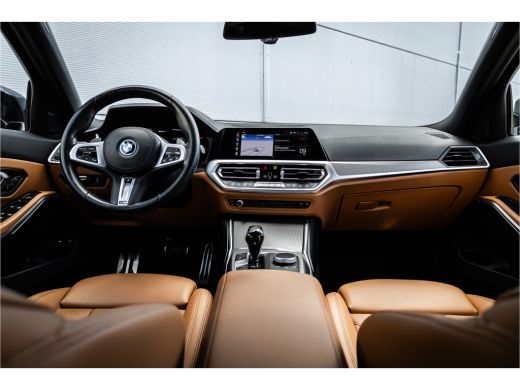 BMW 3 Serie Touring 330e M-sport Adaptief onderstel / 19inch / elec stoelen / Camera / Stoelverwarming ActivLease financial lease