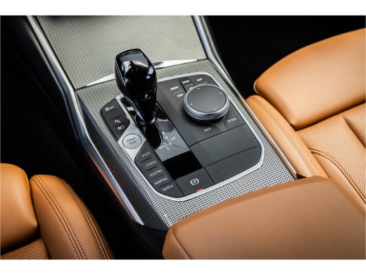 BMW 3 Serie Touring 330e M-sport Adaptief onderstel / 19inch / elec stoelen / Camera / Stoelverwarming ActivLease financial lease