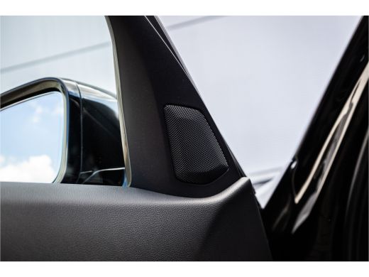 BMW 3 Serie Touring 330e M-sport Adaptief onderstel / 19inch / elec stoelen / Camera / Stoelverwarming ActivLease financial lease