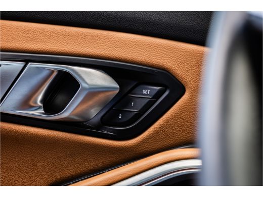 BMW 3 Serie Touring 330e M-sport Adaptief onderstel / 19inch / elec stoelen / Camera / Stoelverwarming ActivLease financial lease