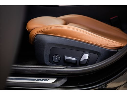 BMW 3 Serie Touring 330e M-sport Adaptief onderstel / 19inch / elec stoelen / Camera / Stoelverwarming ActivLease financial lease