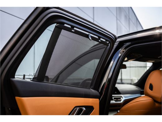 BMW 3 Serie Touring 330e M-sport Adaptief onderstel / 19inch / elec stoelen / Camera / Stoelverwarming ActivLease financial lease