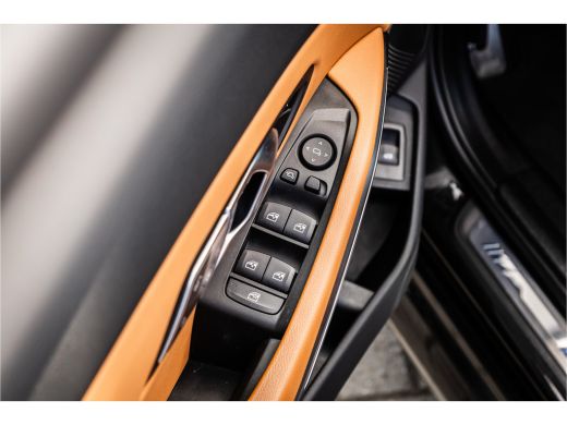 BMW 3 Serie Touring 330e M-sport Adaptief onderstel / 19inch / elec stoelen / Camera / Stoelverwarming ActivLease financial lease