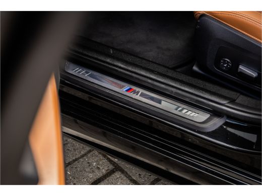 BMW 3 Serie Touring 330e M-sport Adaptief onderstel / 19inch / elec stoelen / Camera / Stoelverwarming ActivLease financial lease