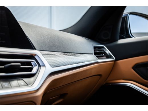 BMW 3 Serie Touring 330e M-sport Adaptief onderstel / 19inch / elec stoelen / Camera / Stoelverwarming ActivLease financial lease