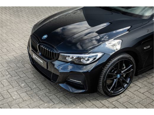 BMW 3 Serie Touring 330e M-sport Adaptief onderstel / 19inch / elec stoelen / Camera / Stoelverwarming ActivLease financial lease