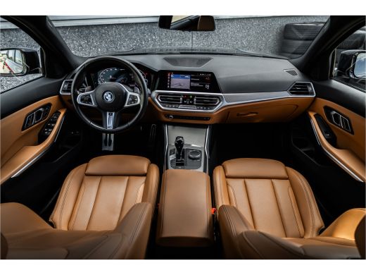 BMW 3 Serie Touring 330e M-sport Adaptief onderstel / 19inch / elec stoelen / Camera / Stoelverwarming ActivLease financial lease