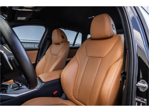 BMW 3 Serie Touring 330e M-sport Adaptief onderstel / 19inch / elec stoelen / Camera / Stoelverwarming ActivLease financial lease