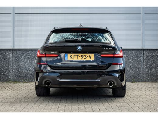 BMW 3 Serie Touring 330e M-sport Adaptief onderstel / 19inch / elec stoelen / Camera / Stoelverwarming ActivLease financial lease
