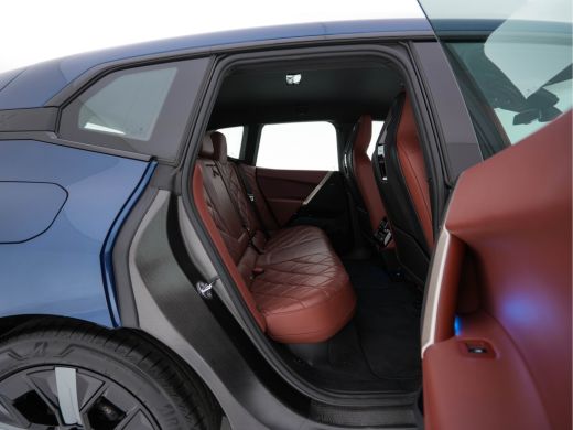 BMW iX xDrive40 High Executive 77 kWh AWD [ 3-Fase-11kW ] {SOH-100%} (INCL-BTW) *LEATHER | TOPVIEW | FUL... ActivLease financial lease