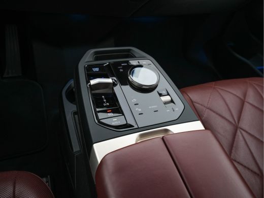 BMW iX xDrive40 High Executive 77 kWh AWD [ 3-Fase-11kW ] {SOH-100%} (INCL-BTW) *LEATHER | TOPVIEW | FUL... ActivLease financial lease