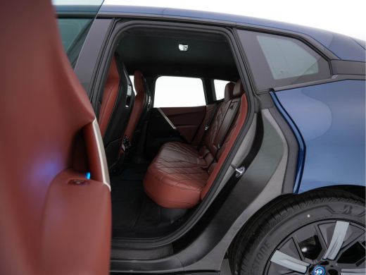 BMW iX xDrive40 High Executive 77 kWh AWD [ 3-Fase-11kW ] {SOH-100%} (INCL-BTW) *LEATHER | TOPVIEW | FUL... ActivLease financial lease