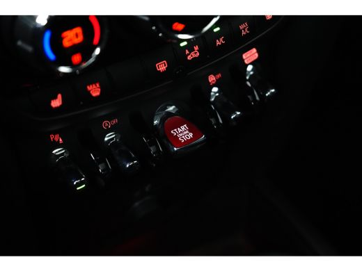 Mini Countryman 1.5 Cooper Yours | Pano | Elek. Stoelen | Adap. Cruise | Head-Up | ActivLease financial lease