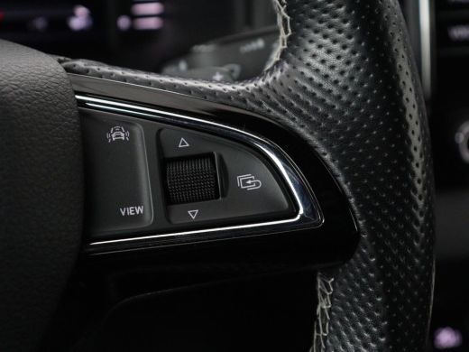 Skoda Karoq 1.5 TSI Sportline | Panoramadak | Stoelverwarming | Adaptive cruise | Camera | Sportstoelen | Vir... ActivLease financial lease