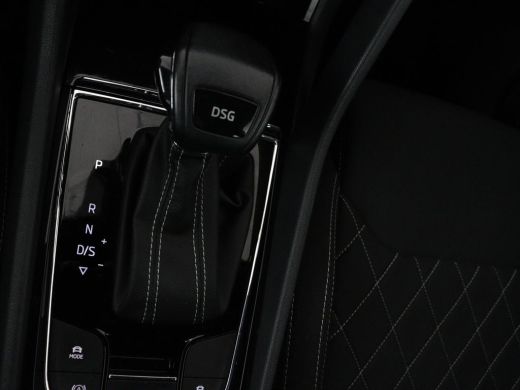 Skoda Karoq 1.5 TSI Sportline | Panoramadak | Stoelverwarming | Adaptive cruise | Camera | Sportstoelen | Vir... ActivLease financial lease