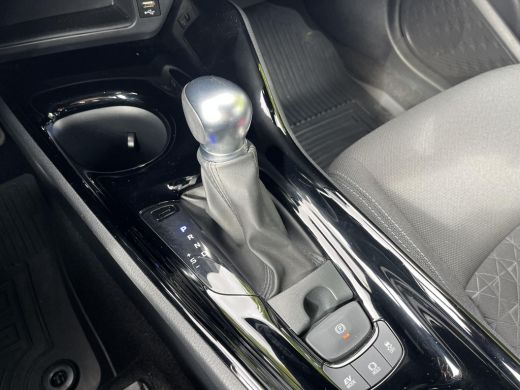 Toyota C-HR 2.0 Hybrid Dynamic | Trekhaak | Navigatie | Apple CarPlay/Android auto ActivLease financial lease