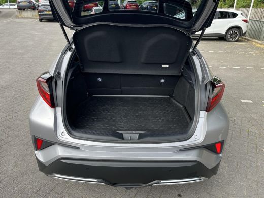 Toyota C-HR 2.0 Hybrid Dynamic | Trekhaak | Navigatie | Apple CarPlay/Android auto ActivLease financial lease